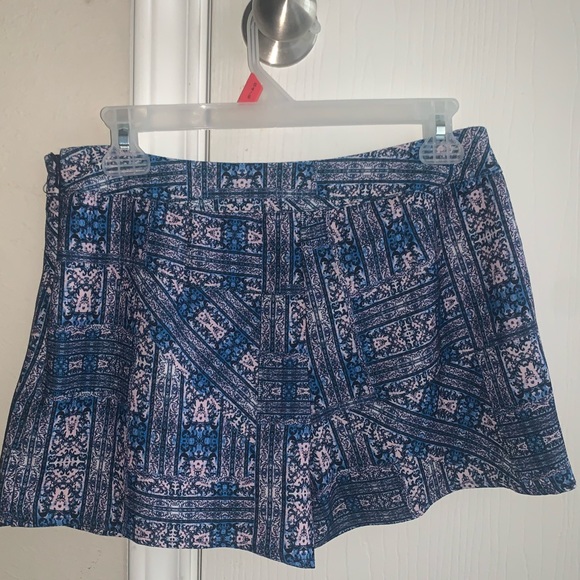 Cute multi colored skort - Picture 2 of 3